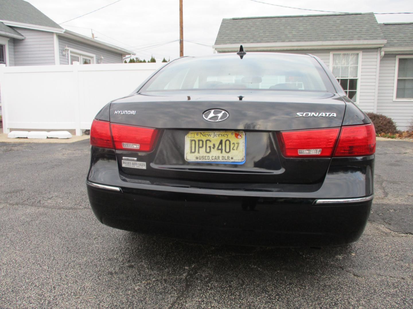 2010 BLACK Hyundai Sonata (5NPEU4AC7AH) , AUTOMATIC transmission, located at 540a Delsea Drive, Sewell, NJ, 08080, (856) 589-6888, 39.752560, -75.111206 - Photo#5